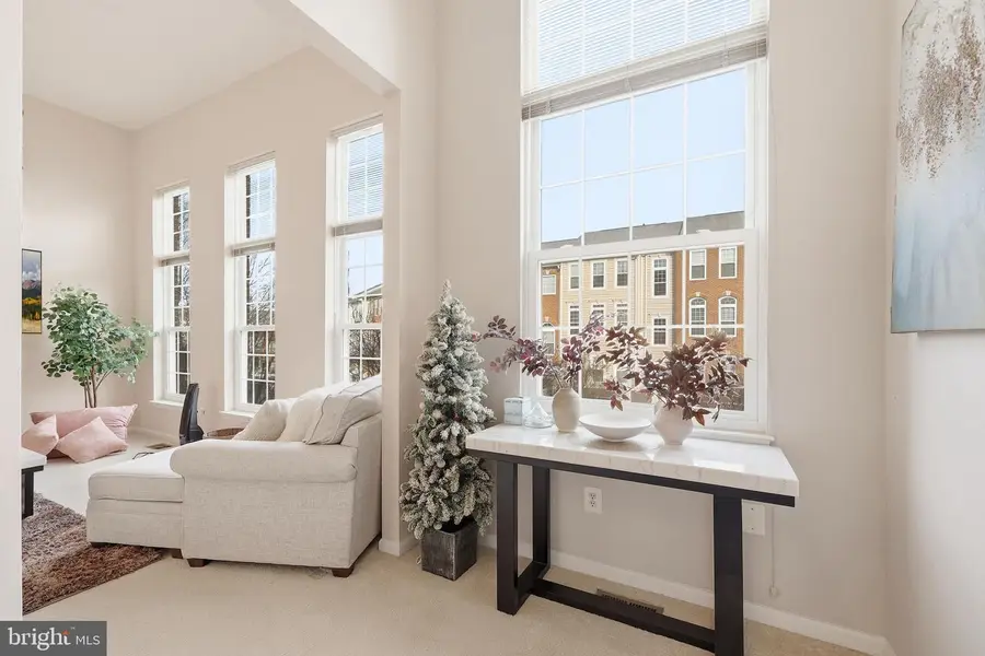 42262 Terrazzo Ter, Aldie, VA 20105 - Image #2