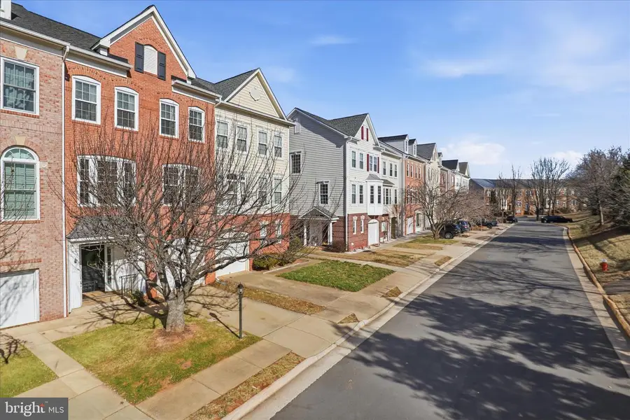 46164 Chester Ter, Sterling, VA 20165 - Image #3