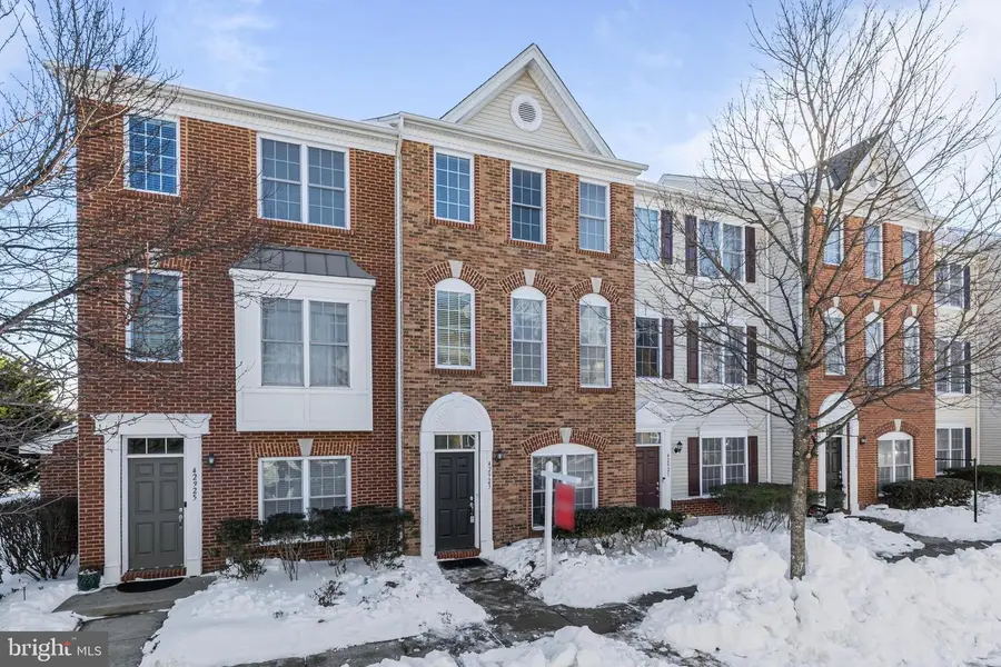 42923 Pamplin Ter, Chantilly, VA 20152 - Image #2