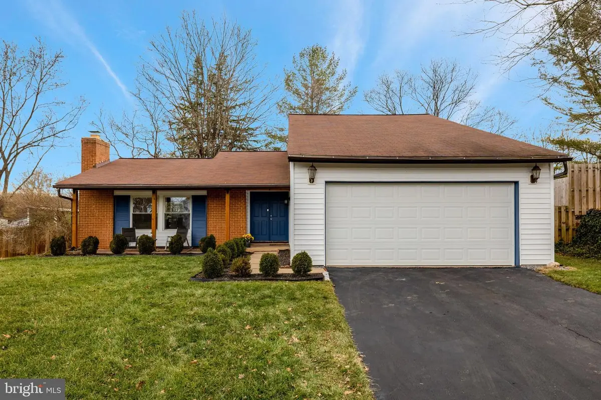 4 Pheasant Run Ct, Sterling, VA 20164 - Image #1