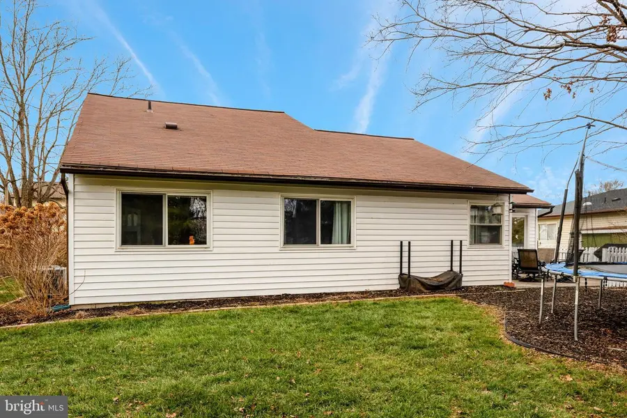 4 Pheasant Run Ct, Sterling, VA 20164 - Image #2
