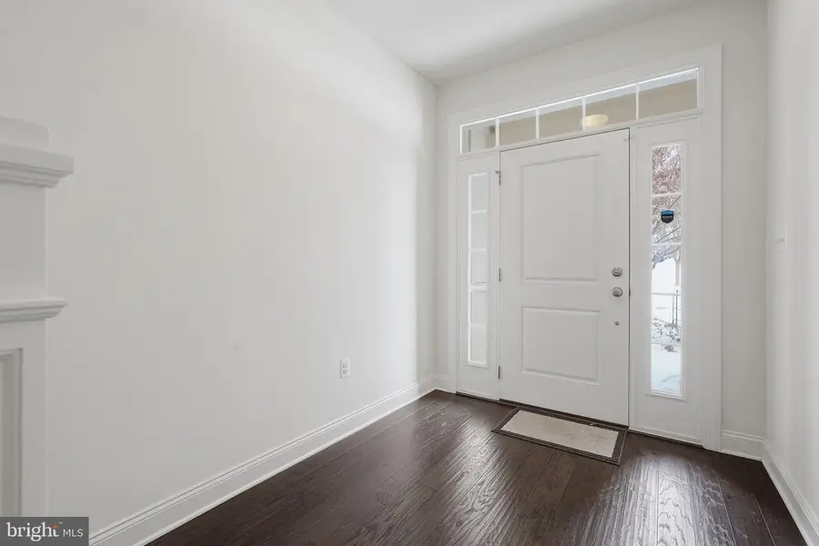 22597 Windsor Locks Sq, Ashburn, VA 20148 - Image #2