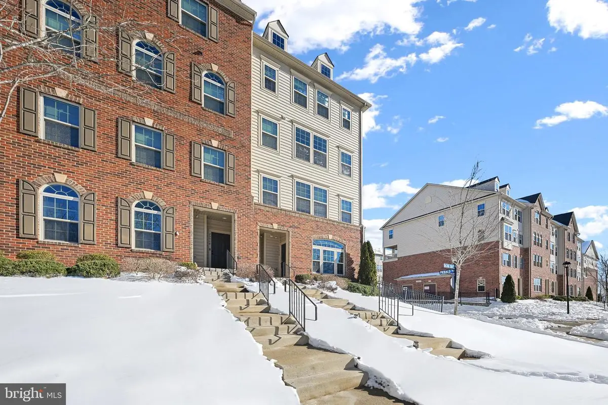 25928 Racing Sun Dr, Aldie, VA 20105 - #1