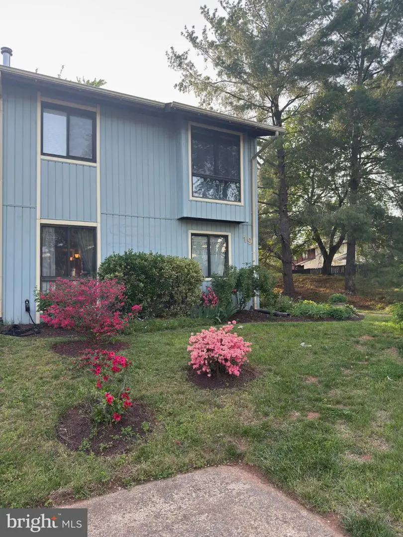 19 Carousel Ct, Sterling, VA 20164 - Image #2