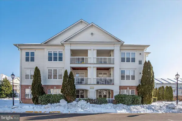 22725 Thimbleberry Sq #304, BRAMBLETON, VA 20148