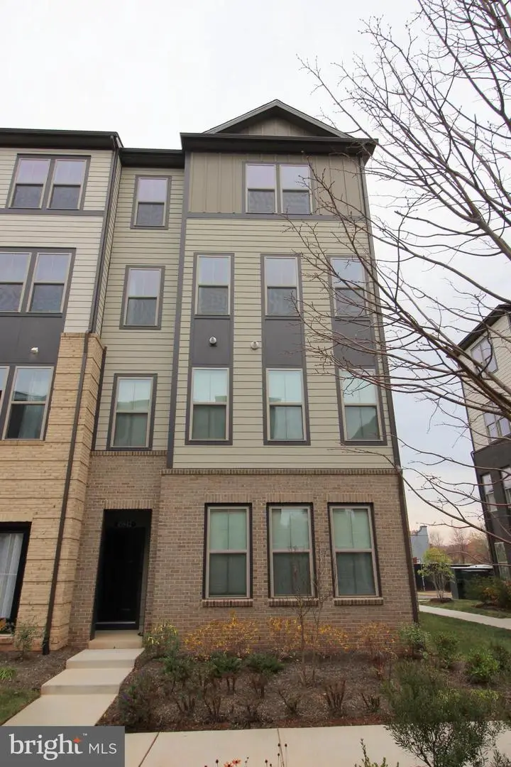 45942 Raven Ter, Sterling, VA 20165 - Image #1