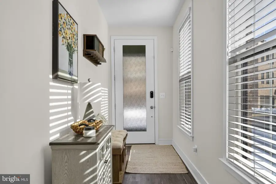 23043 Sullivans Cove Sq, Brambleton, VA 20148 - Image #2