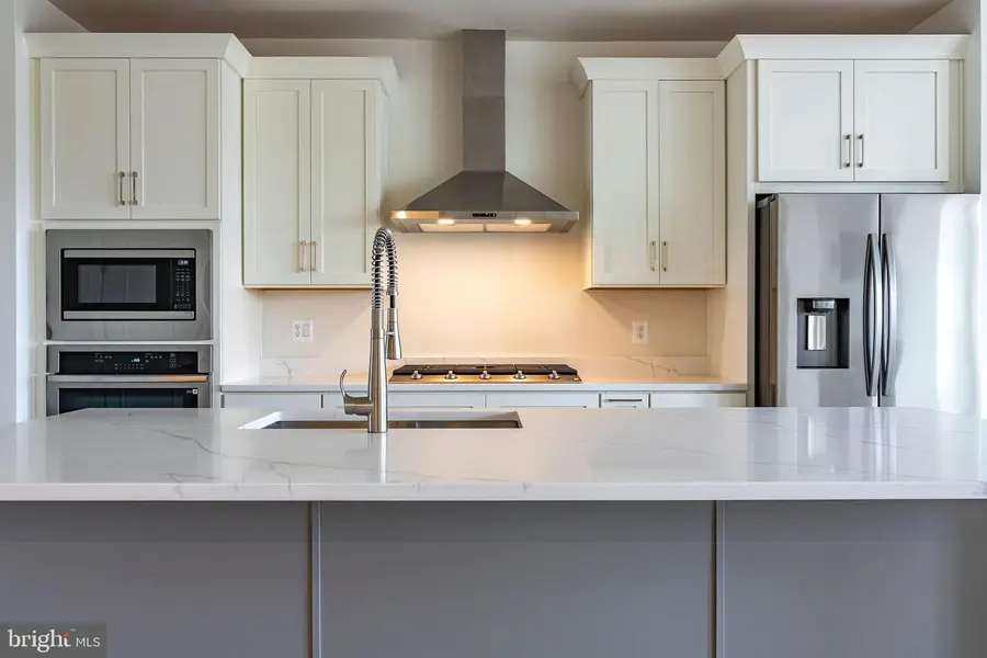 23642 Winterday Dr, Ashburn, VA 20148 - Image #2