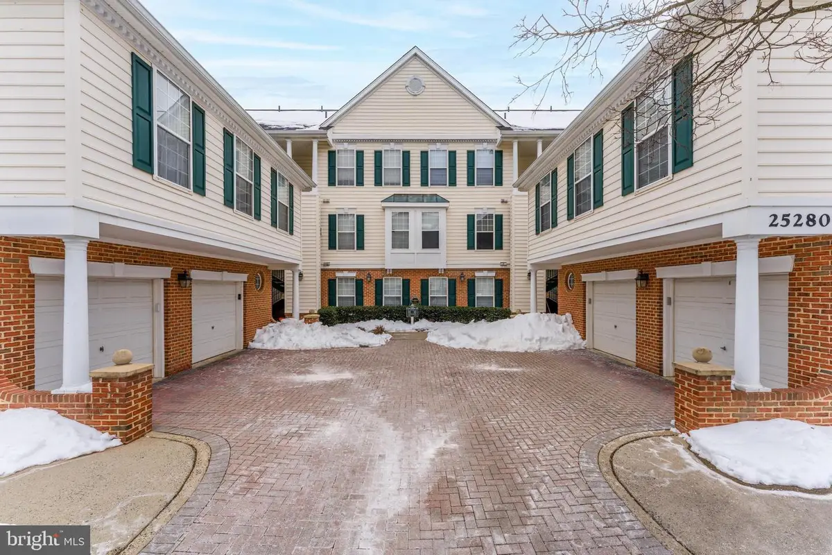 25280 Lake Shore Sq #102, Chantilly, VA 20152 - Image #1