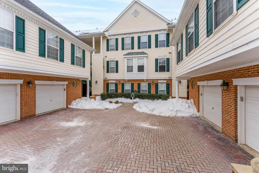 25280 Lake Shore Sq #102, Chantilly, VA 20152 - Image #3