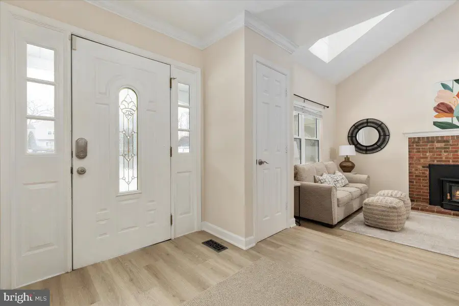 904 Old River Way Ct, Sterling, VA 20164 - #2