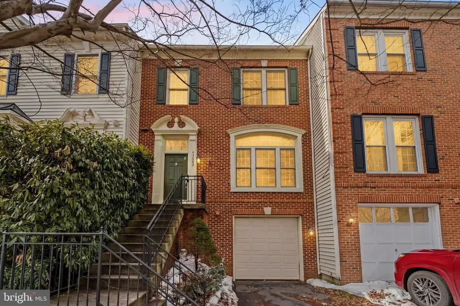 43003 Golf View Dr, Chantilly, VA 20152 - #2