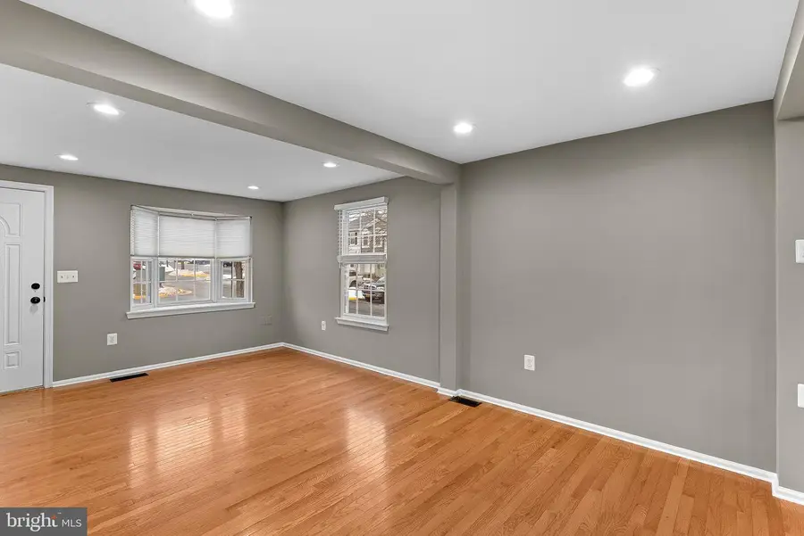 1 Marian Ct, Sterling, VA 20165 - #3