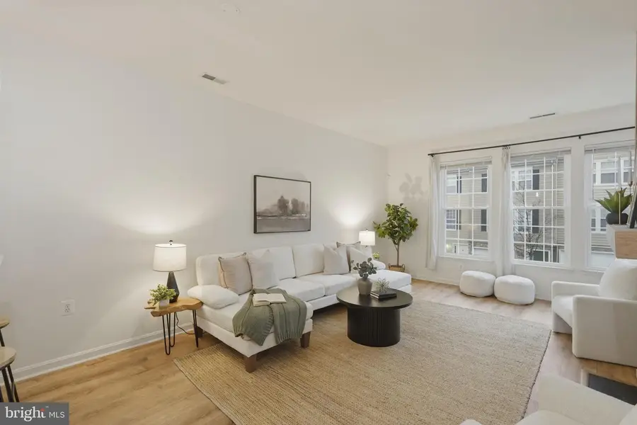 22987 Fontwell Sq, Sterling, VA 20166 - #3