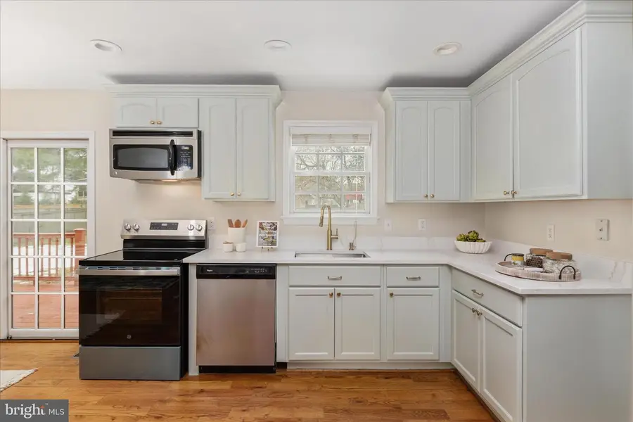 11815 Brockman Ln, Great Falls, VA 22066 - #3