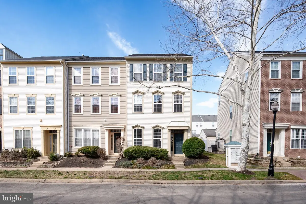 43538 Mink Meadows St, Chantilly, VA 20152 - #1