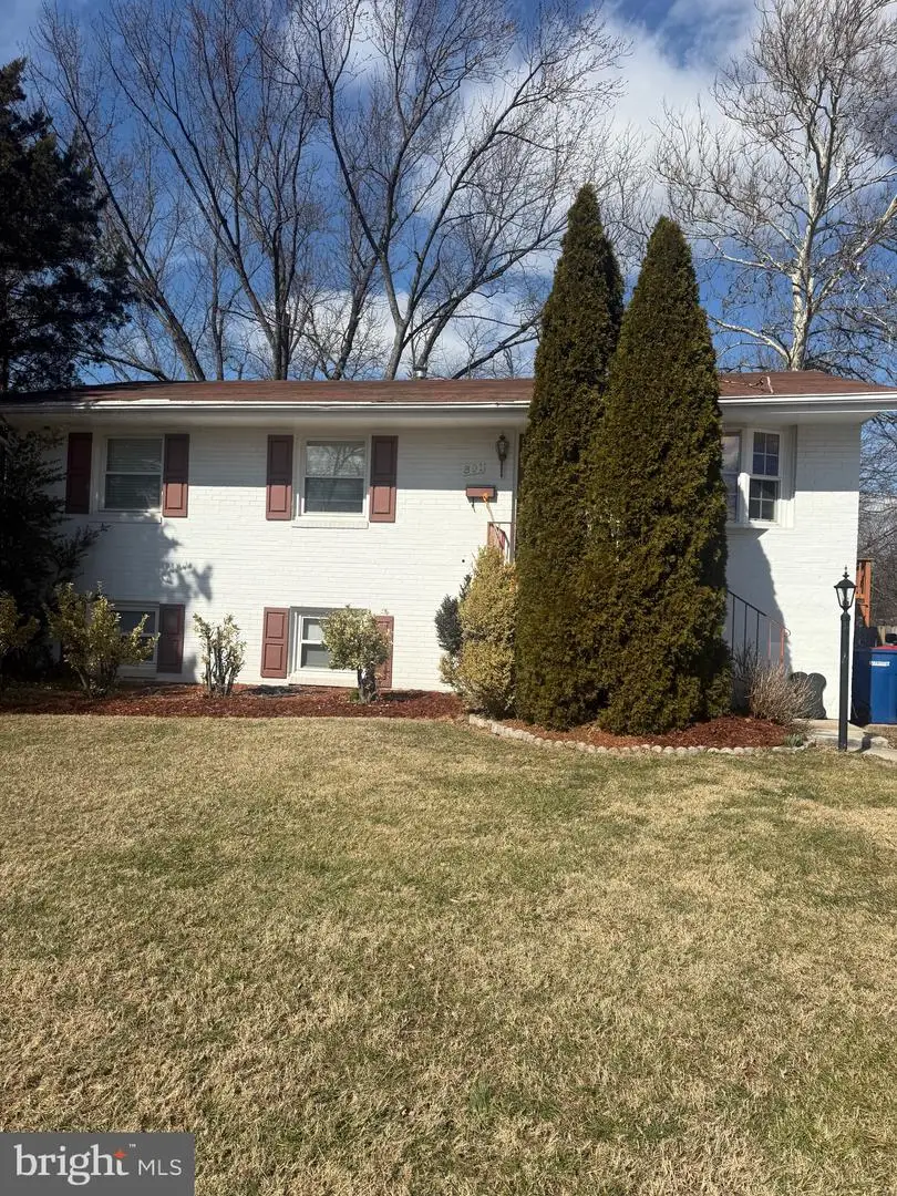 801 S Hoga St, Sterling, VA 20164 - #1