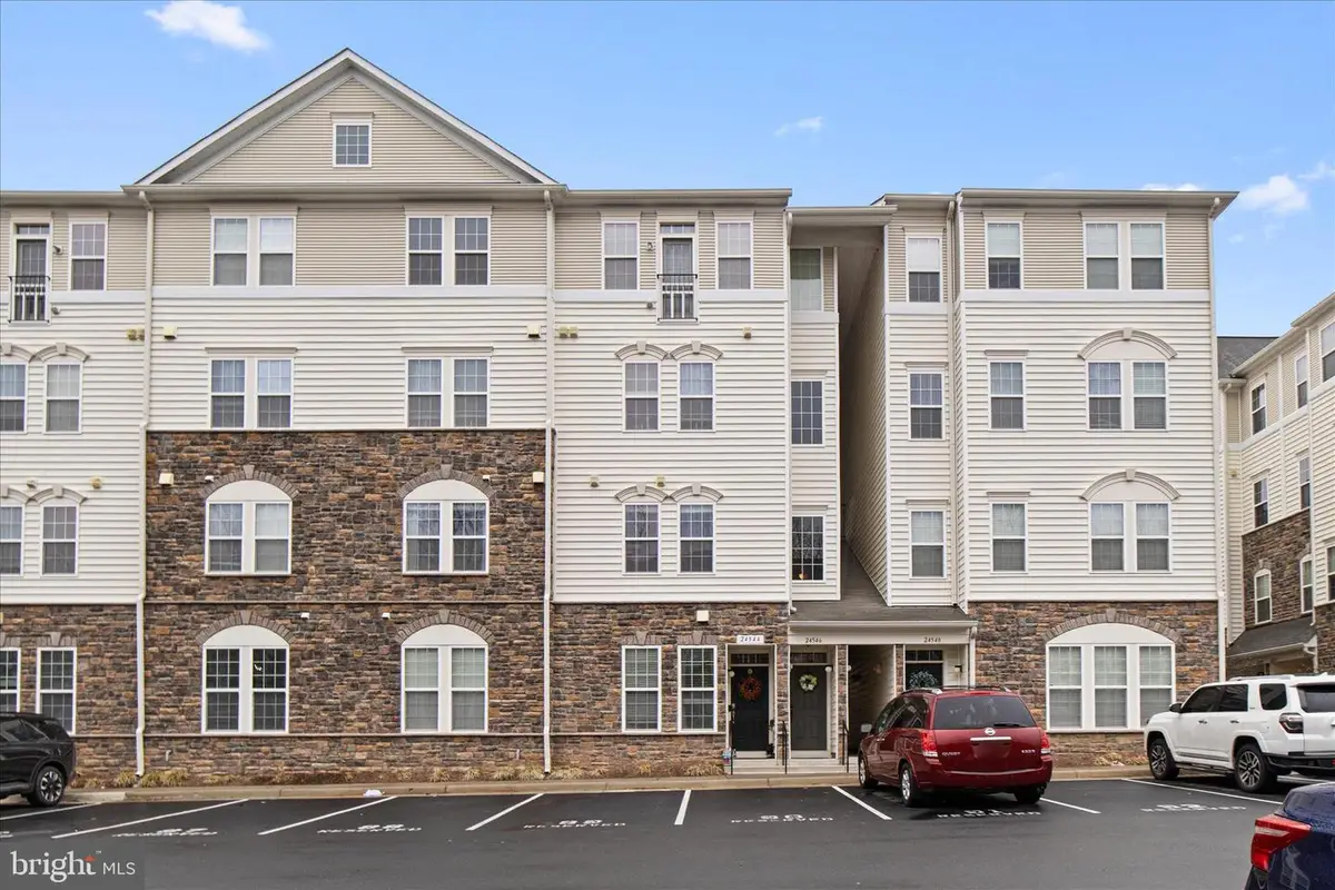 24546 Byrne Meadow Sq, Aldie, VA 20105 - #1