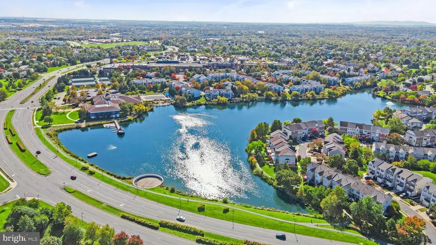 20811 Fenwick Dr, Ashburn, VA 20147 - #2