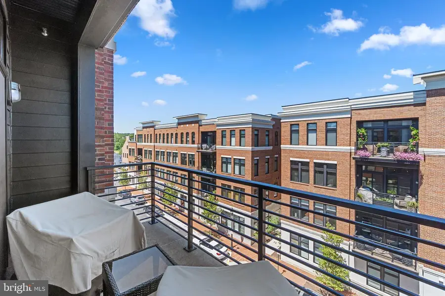 5 Stationmaster St Se #400, Leesburg, VA 20175 - #2