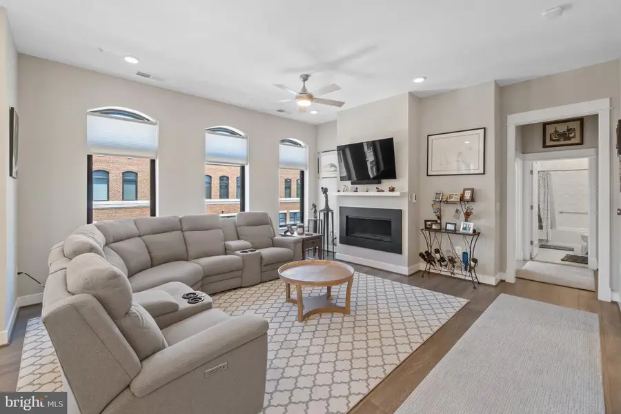 5 Stationmaster St Se #400, Leesburg, VA 20175 - #3