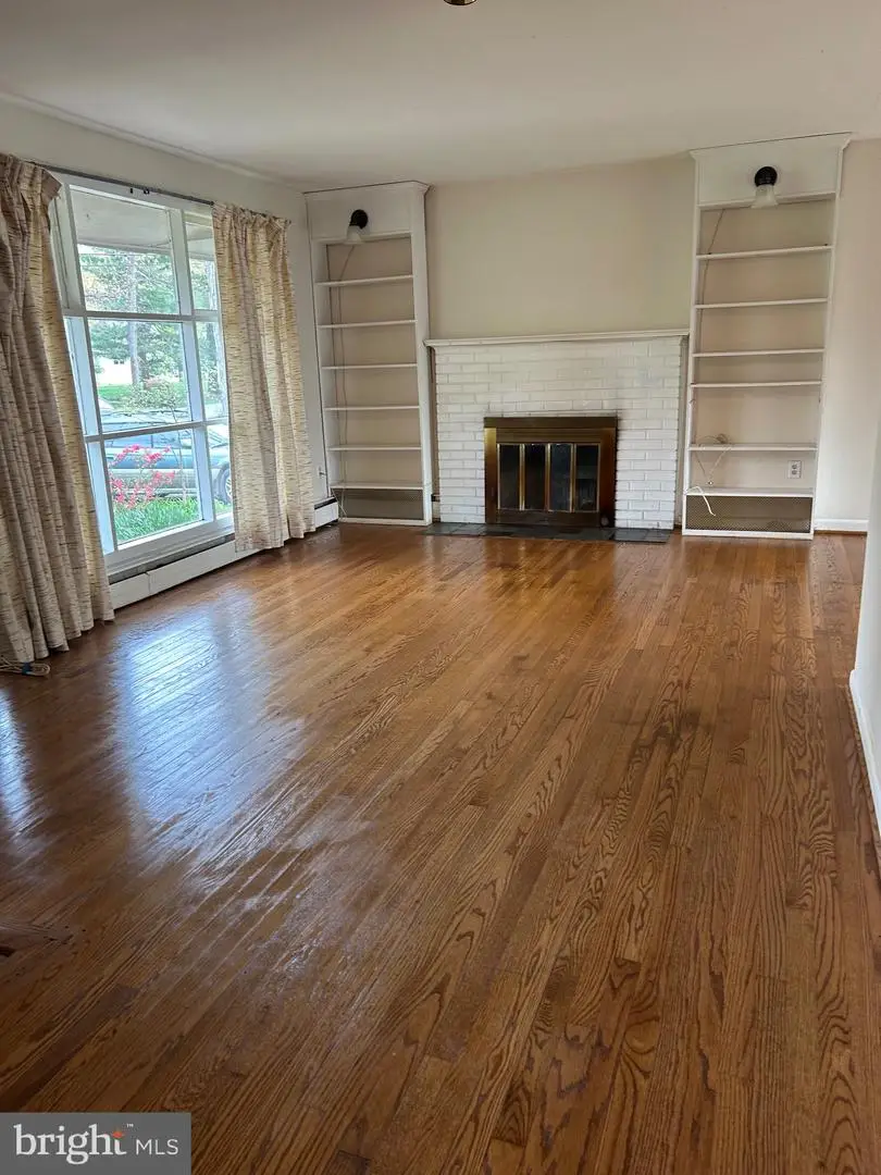 20209 Redrose Dr, Sterling, VA 20165 - #2