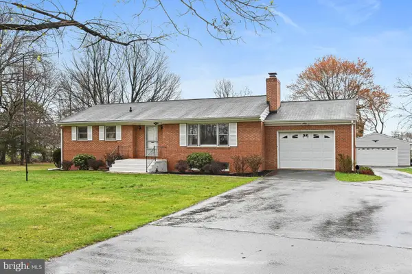 1396 S King St, LEESBURG, VA 20175