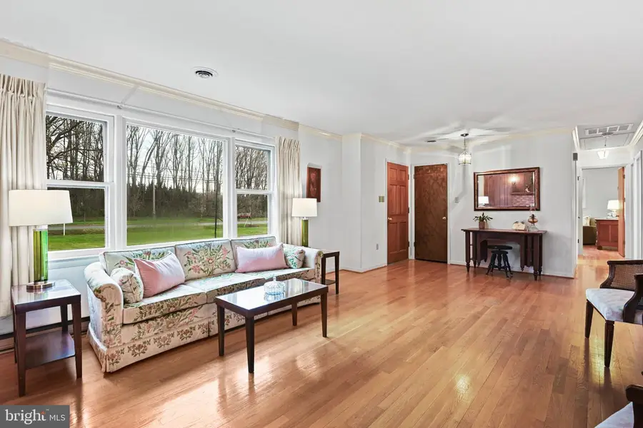 1396 S King St, Leesburg, VA 20175 - #2