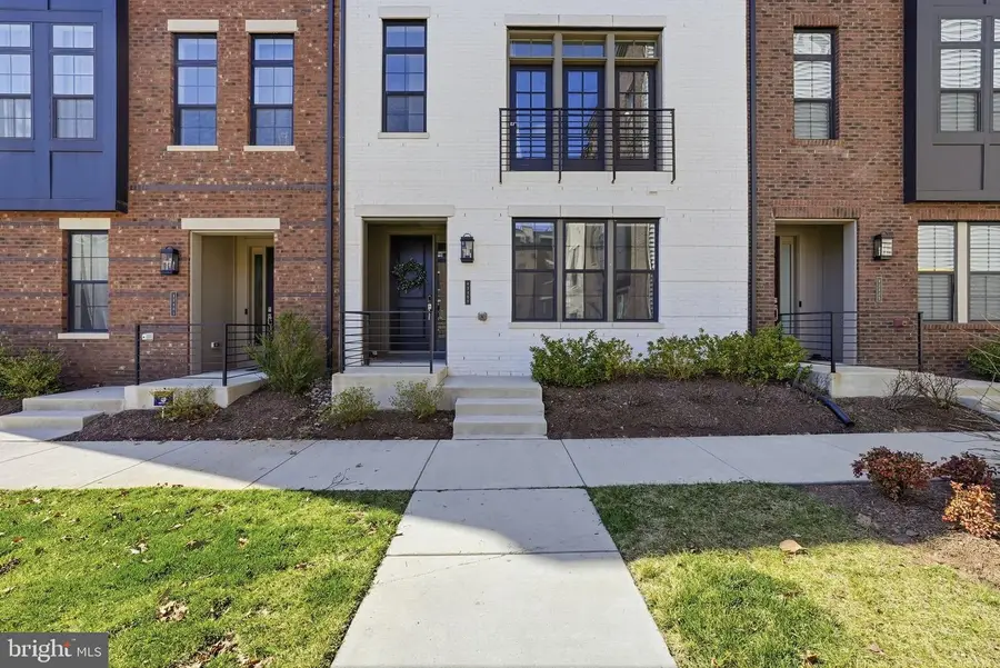 43403 Fifeville Sq, Ashburn, VA 20148 - #2