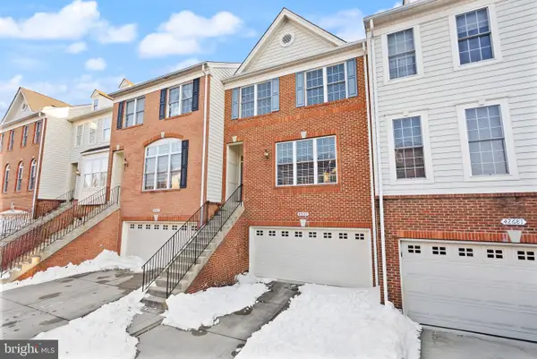 42683 Sandman Ter, CHANTILLY, VA 20152