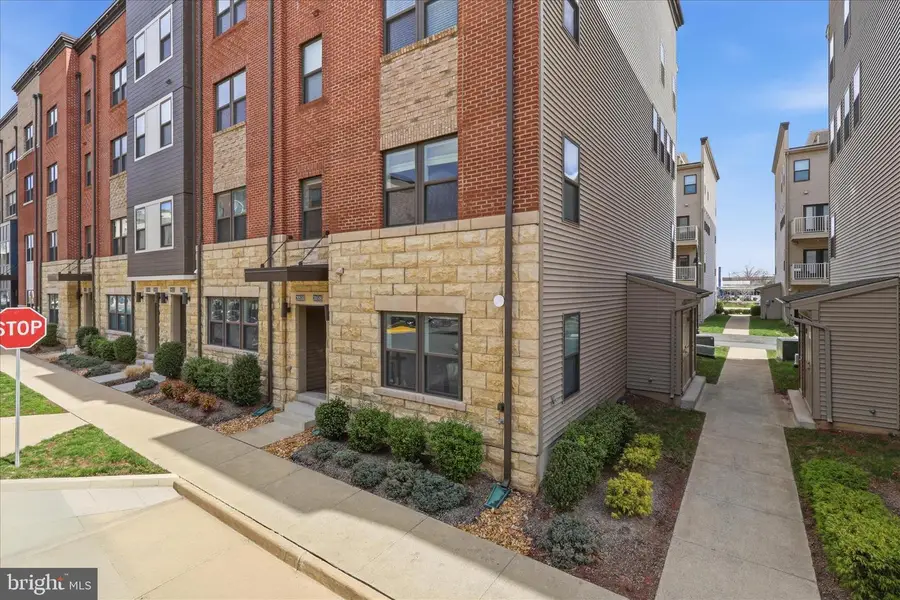 20518 Milbridge Ter, Ashburn, VA 20147 - #2