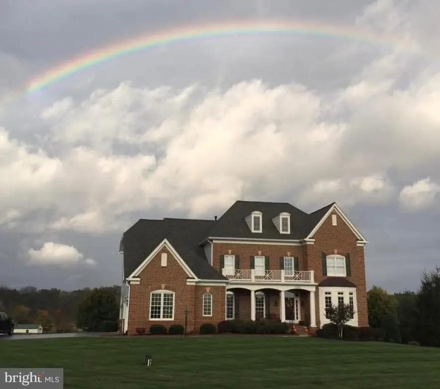 35550 W Greyfriar Dr, Round Hill, VA 20141 - #1