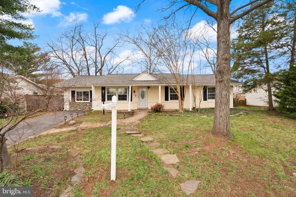 1301 N Amelia St, STERLING, VA 20164