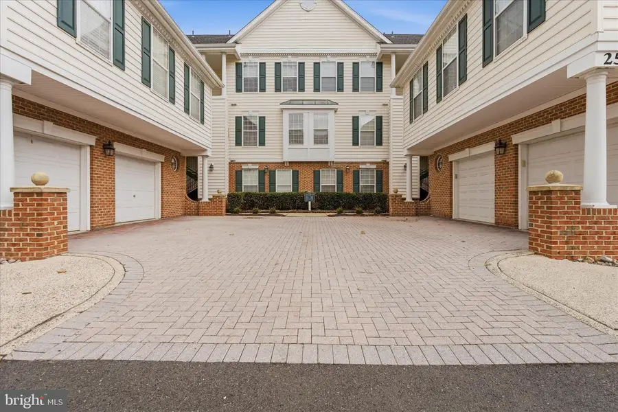 25300 Lake Mist Sq #202, Chantilly, VA 20152 - #2