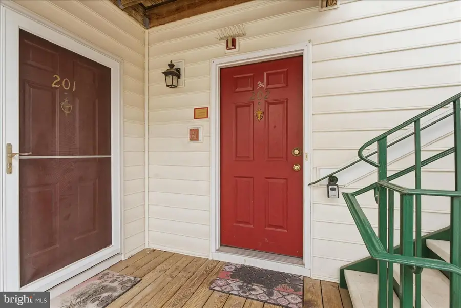 25300 Lake Mist Sq #202, Chantilly, VA 20152 - #3