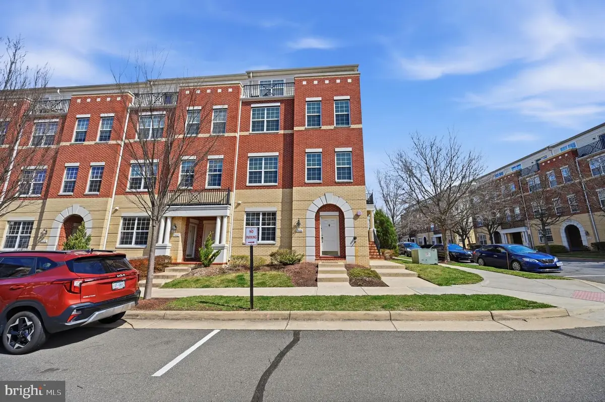 19416 Coppermine Sq, Leesburg, VA 20176 - #1