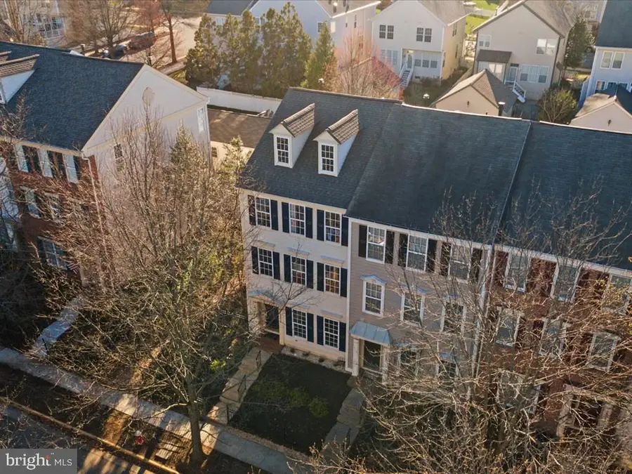 20345 Bowfonds St, Ashburn, VA 20147 - #3