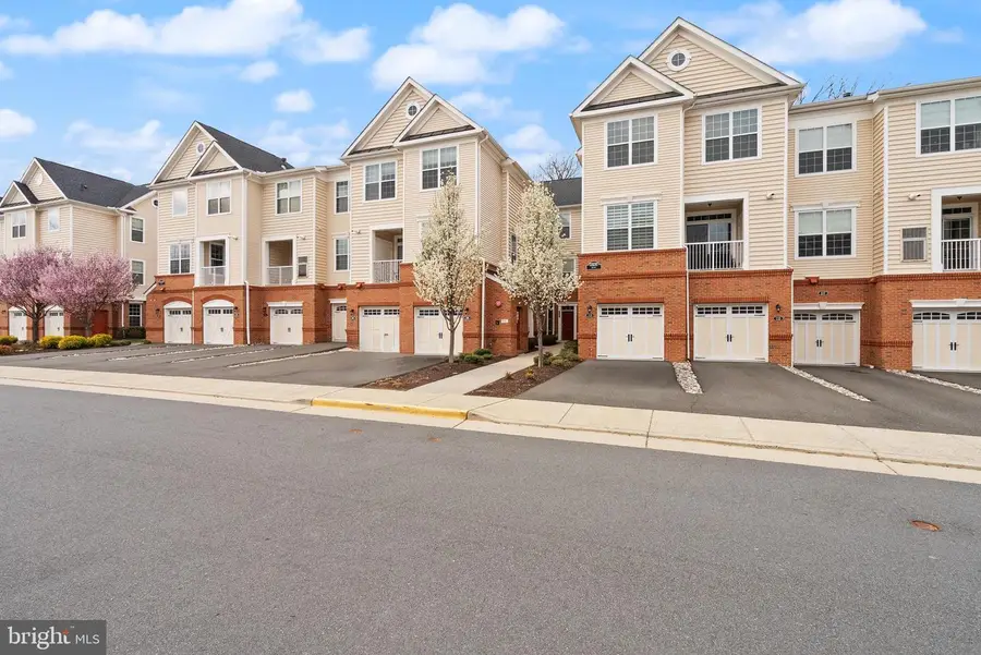 23235 Milltown Knoll Sq #110, Ashburn, VA 20148 - #2