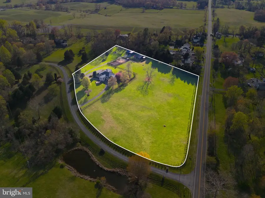 23333 Four Chimneys Ln, Middleburg, VA 20117 - #2