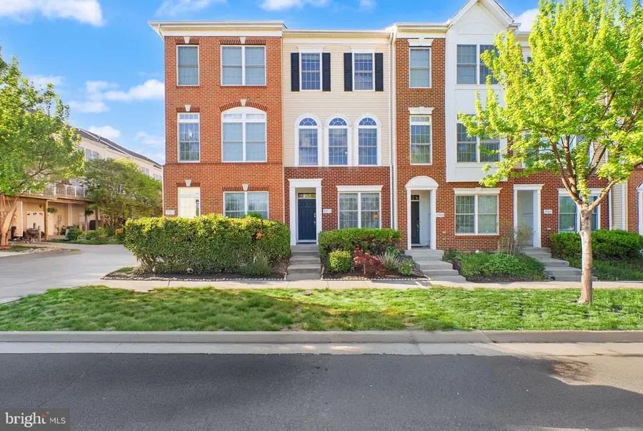 25031 Riding Center Dr, Chantilly, VA 20152 - #2