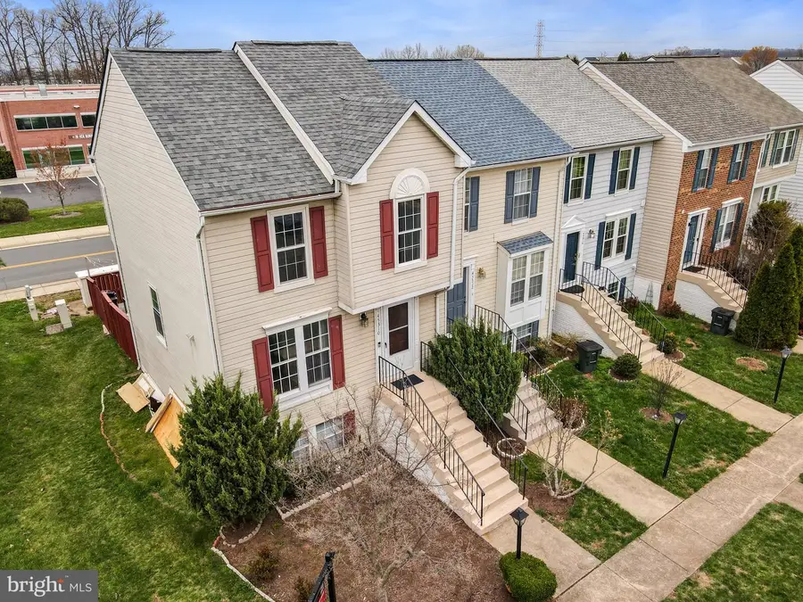 45310 Gable Sq, Sterling, VA 20164 - #3