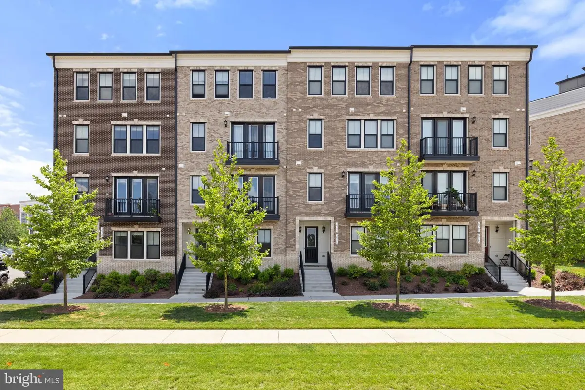 20775 Lamlash Ter, Ashburn, VA 20147 - #1