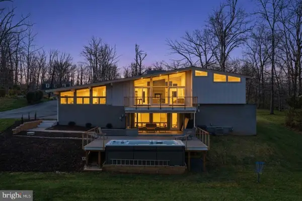 122 Lake Dr, STERLING, VA 20164