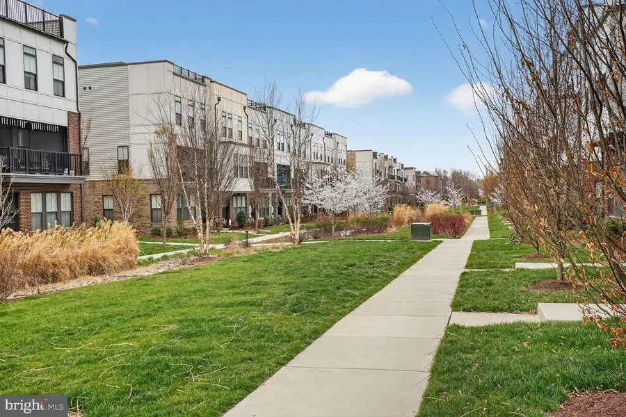 23048 Lavallette Sq, Brambleton, VA 20148 - #2