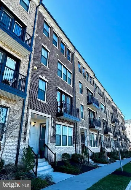 42619 Nubbins Ter, Ashburn, VA 20147 - #1