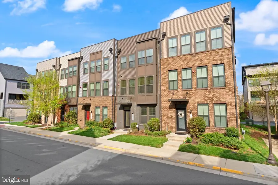 22308 Seabring Ter, Ashburn, VA 20148 - #2