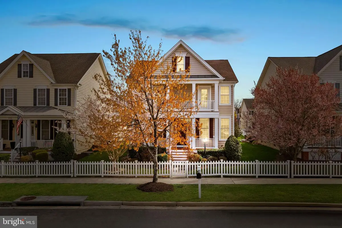 25160 Riding Center Dr, Chantilly, VA 20152 - #1