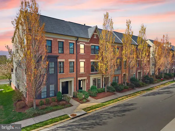 42279 Riggins Ridge Ter, BRAMBLETON, VA 20148