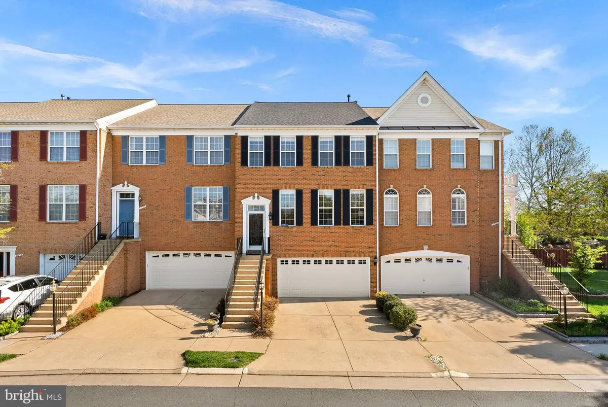 21555 Trowbridge Sq, Ashburn, VA 20147 - #1