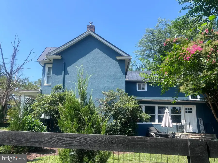 18 E Loudoun St, Round Hill, VA 20141 - #3